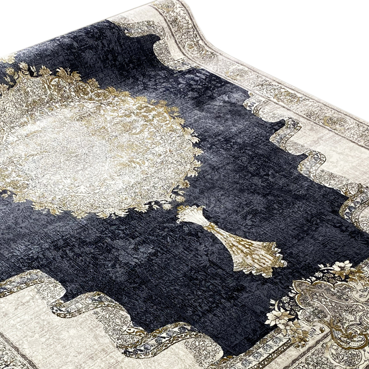 Teppichdetail mit rundem Ziermedaillon in Creme, umgeben von dunklem Blau und Gold