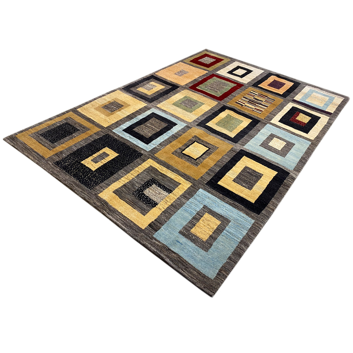 Rechteckiger Teppich mit geometrischen Quadraten in Beige, Schwarz, Rot und Hellblau