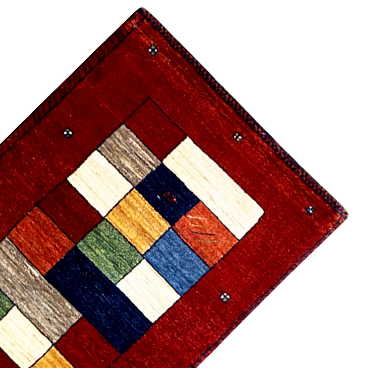 Ecke vom Gabbeh-Teppichläufer: roter Rahmen mit mehrfarbigen Quadrat-Design