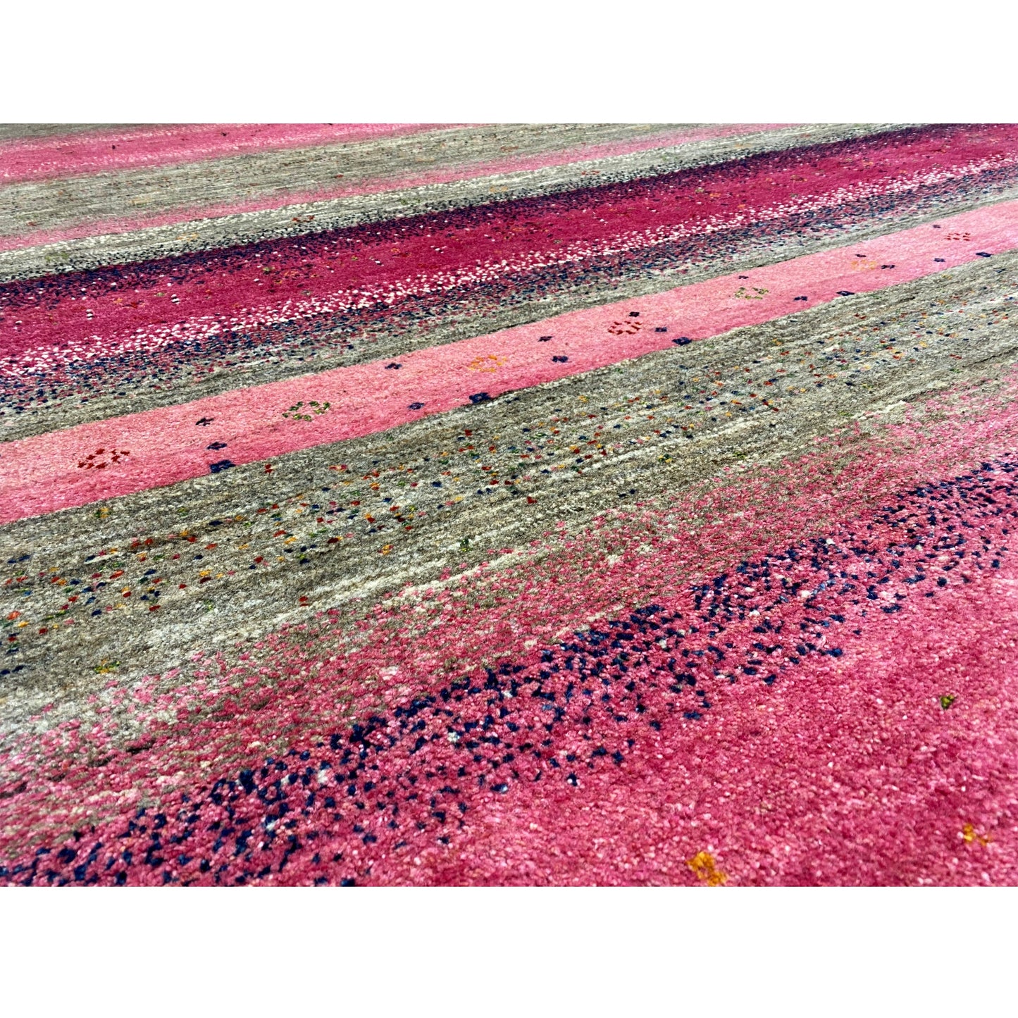 Gabbeh Exklusiver Teppich Rosa 288x247 cm - German Carpet Shop