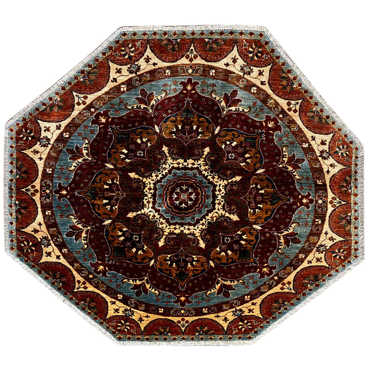 Achteckiger Teppich mit Ornamentmuster in Blau, Rot und Beige, zentralem Medaillon.