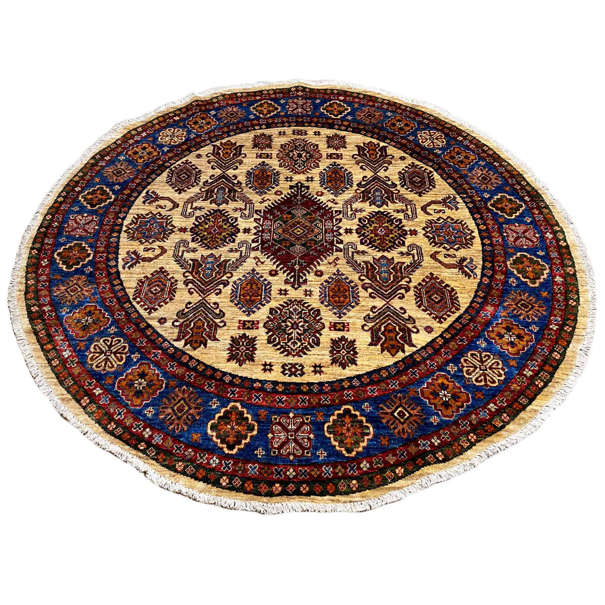 Runder Teppich mit beigem Ornament-Design und blauem Zierband am Rand