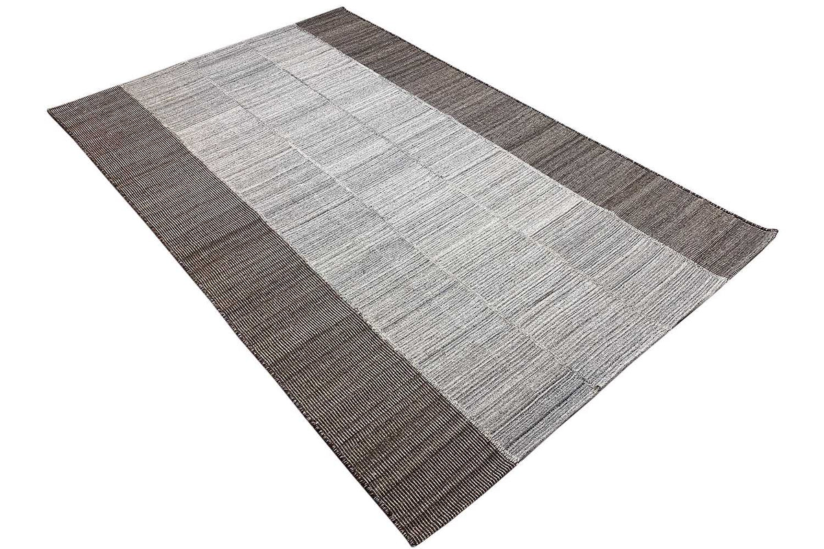 Teppich mit hellem Mittelband und braun-grauen Rändern, gewebtes Quadrat-/Kachelmuster
