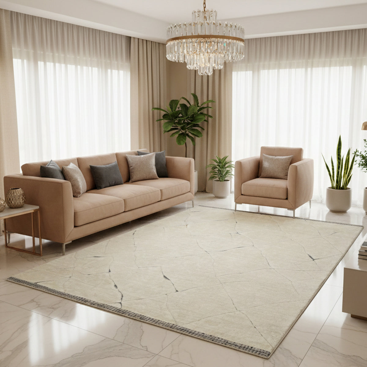 Teppich in Creme unter Möbeln, mit blauer Rahmenkante und Linienmuster