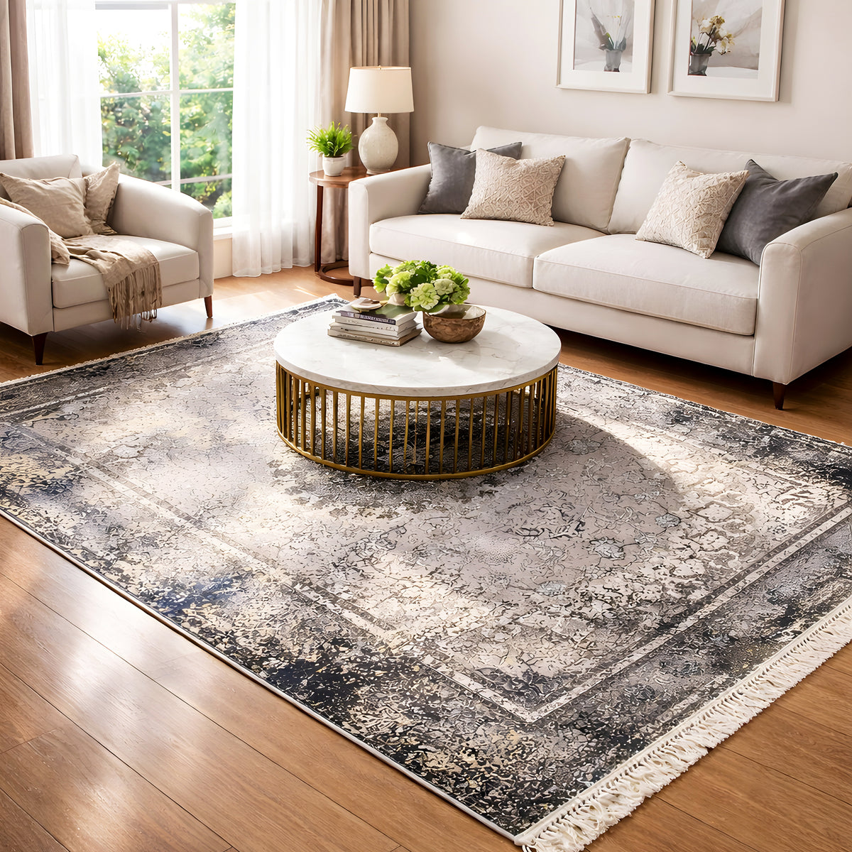 Vintage-Teppich in Grau mit Ornamentmuster, breiter Bordüre und Fransen