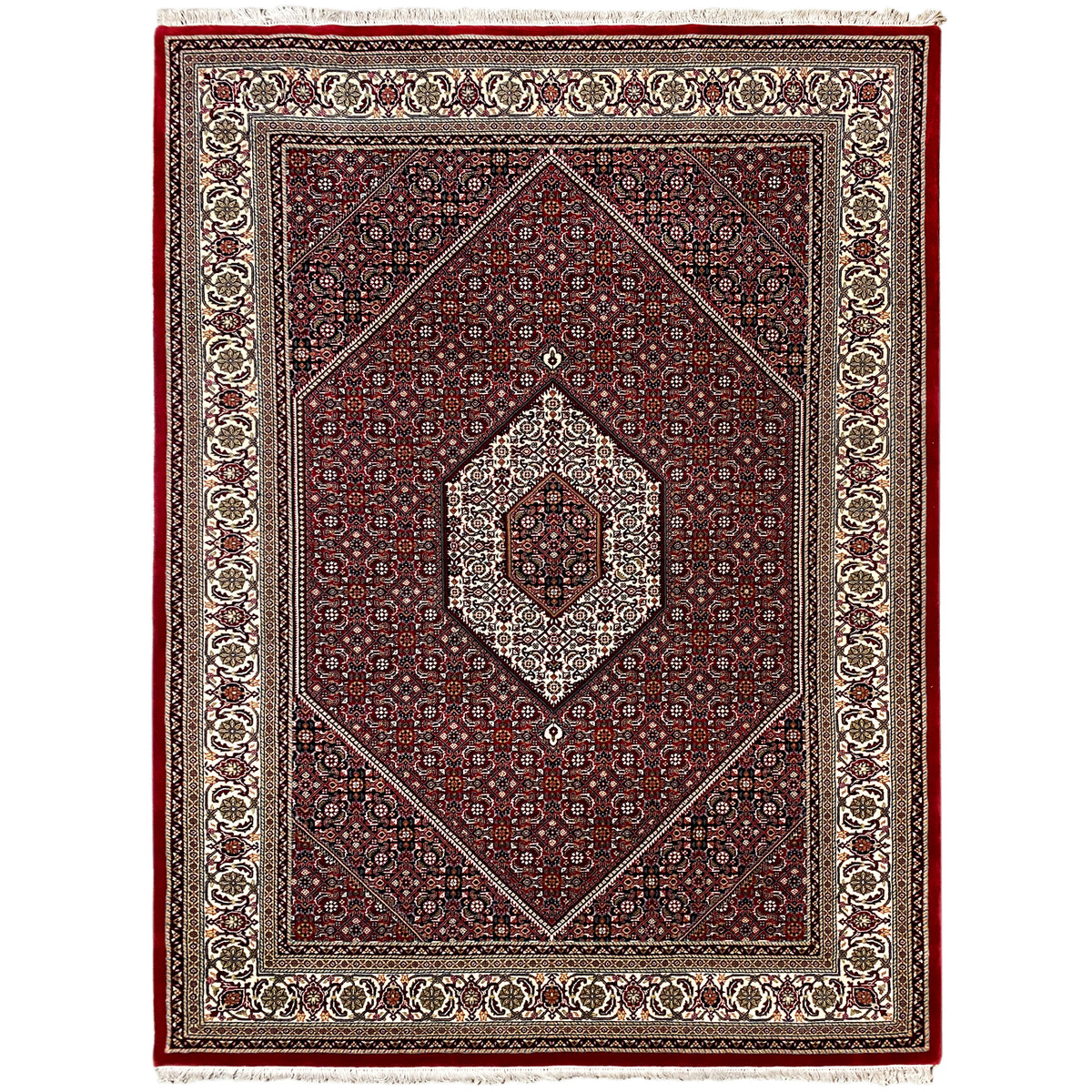 Teppich 244x170 cm frontansicht: rotes Feld mit zentralem Medaillon und Fransen
