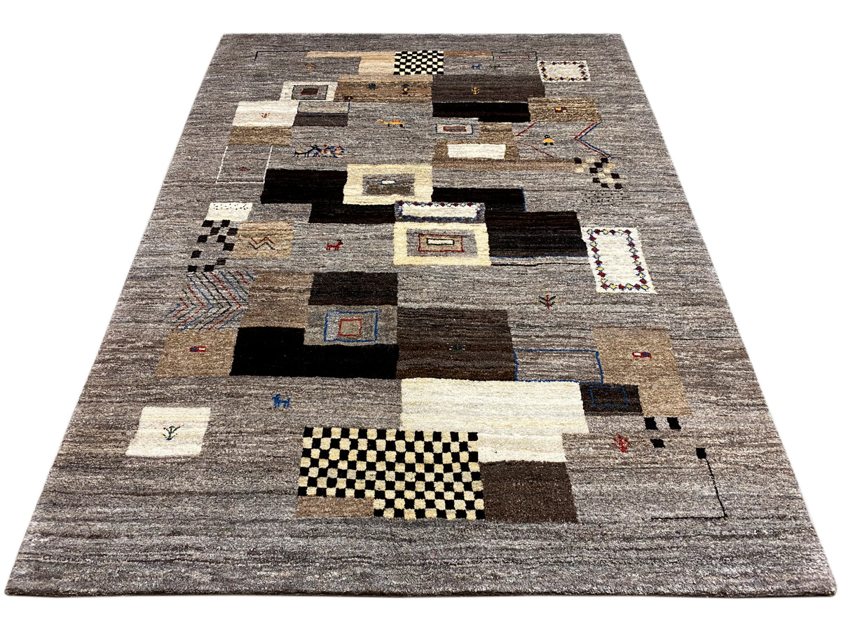 Gabbeh Teppich 235x171 cm in Grau mit kontrastreichen Quadraten und Linien