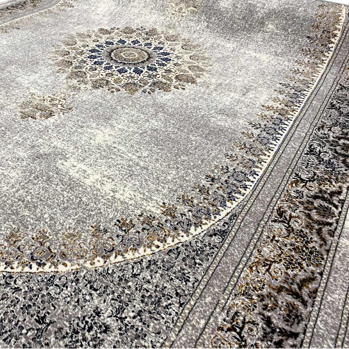 Teppich silbergrau mit ornamentaler Randbordüre und blau-goldenen Akzenten, Fransen
