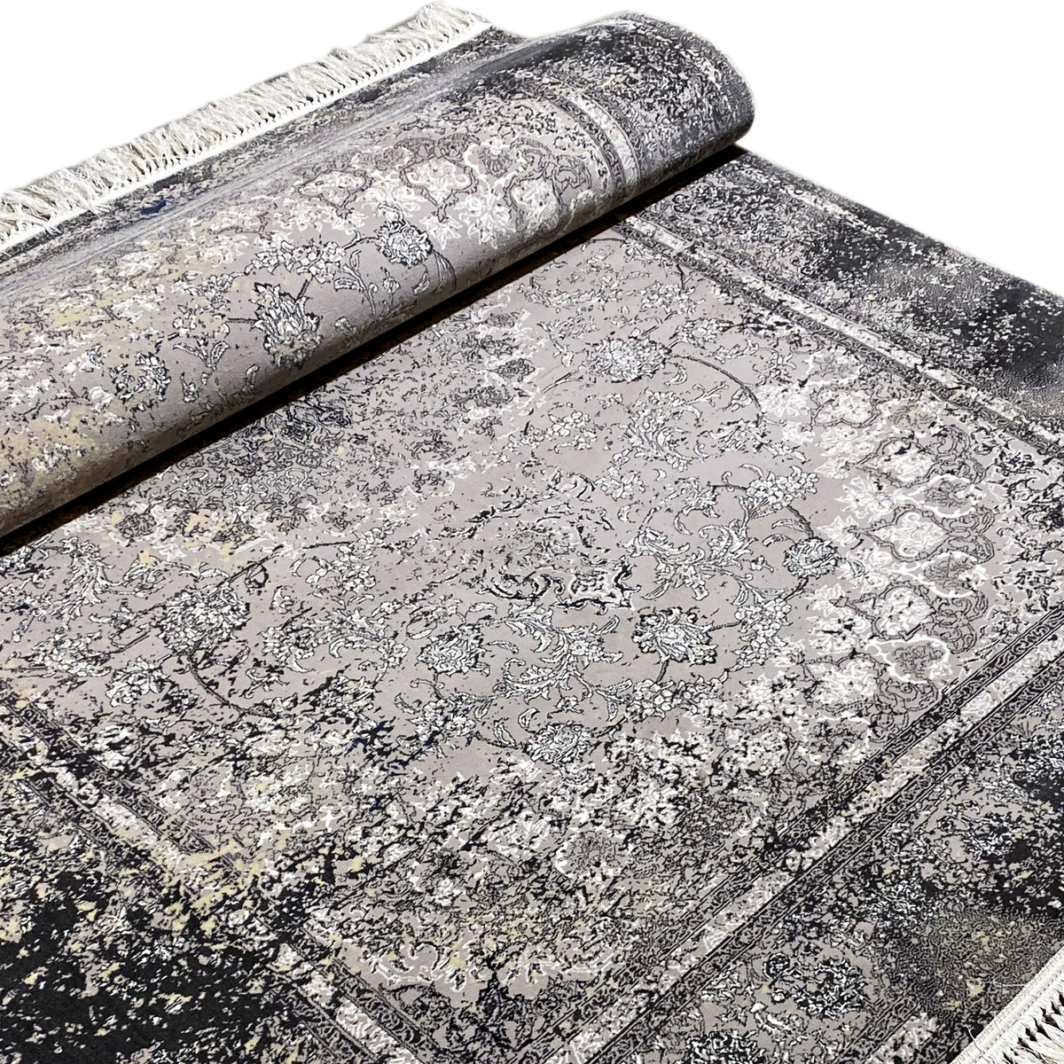 Vintage-Teppich in Grau, teilweise gerollt, mit detailreichem Ornamentmuster