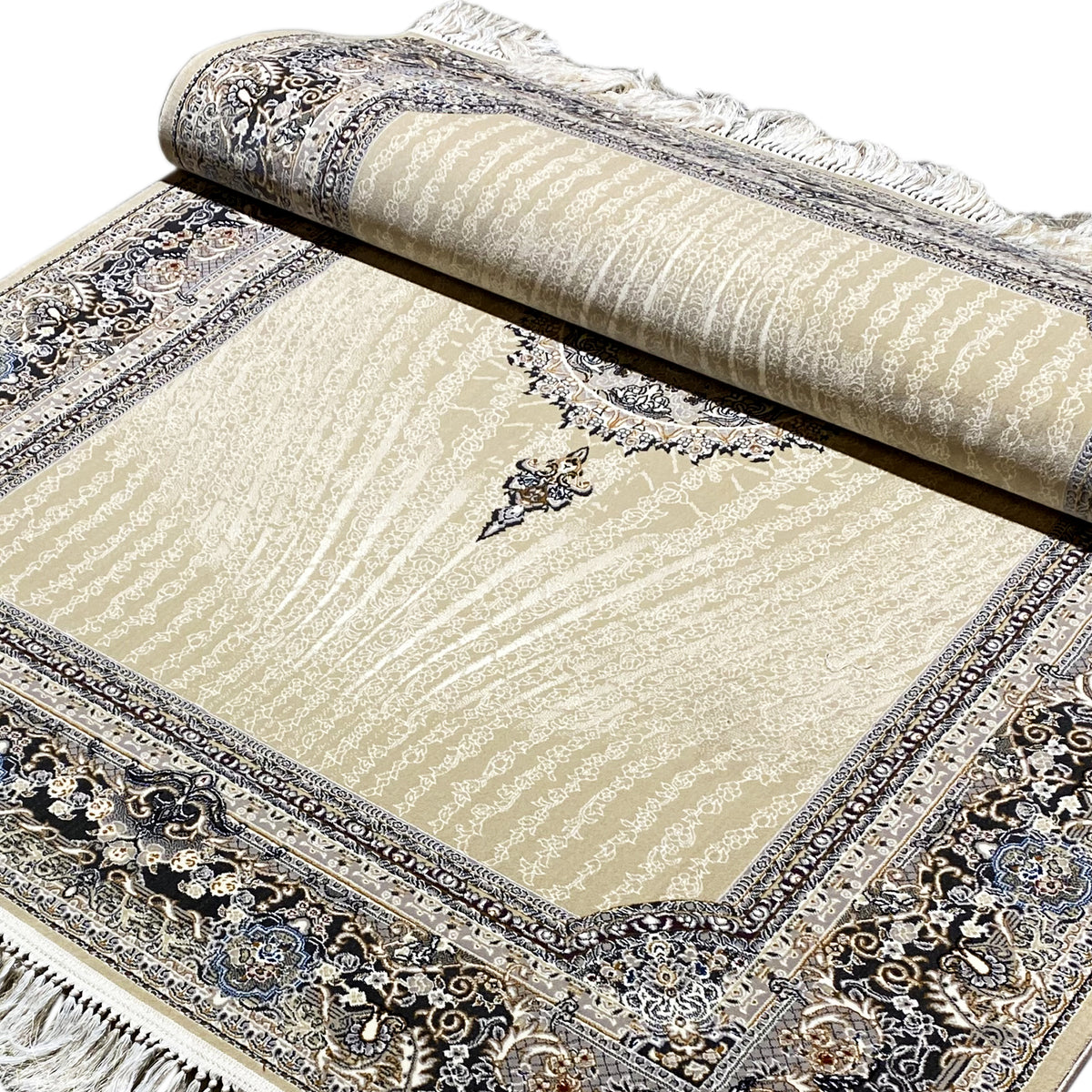 Teppich 160x230 cm im gerollten Zustand: beiges Design mit dunkler Bordüre und Fransen