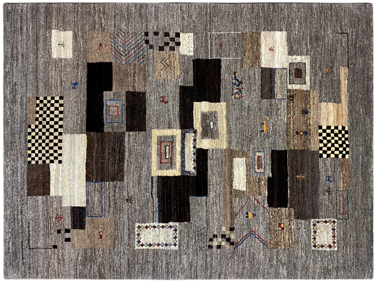 Gabbeh Teppich 235x171 cm mit grauem Grund und farbigen Akzenten im Muster