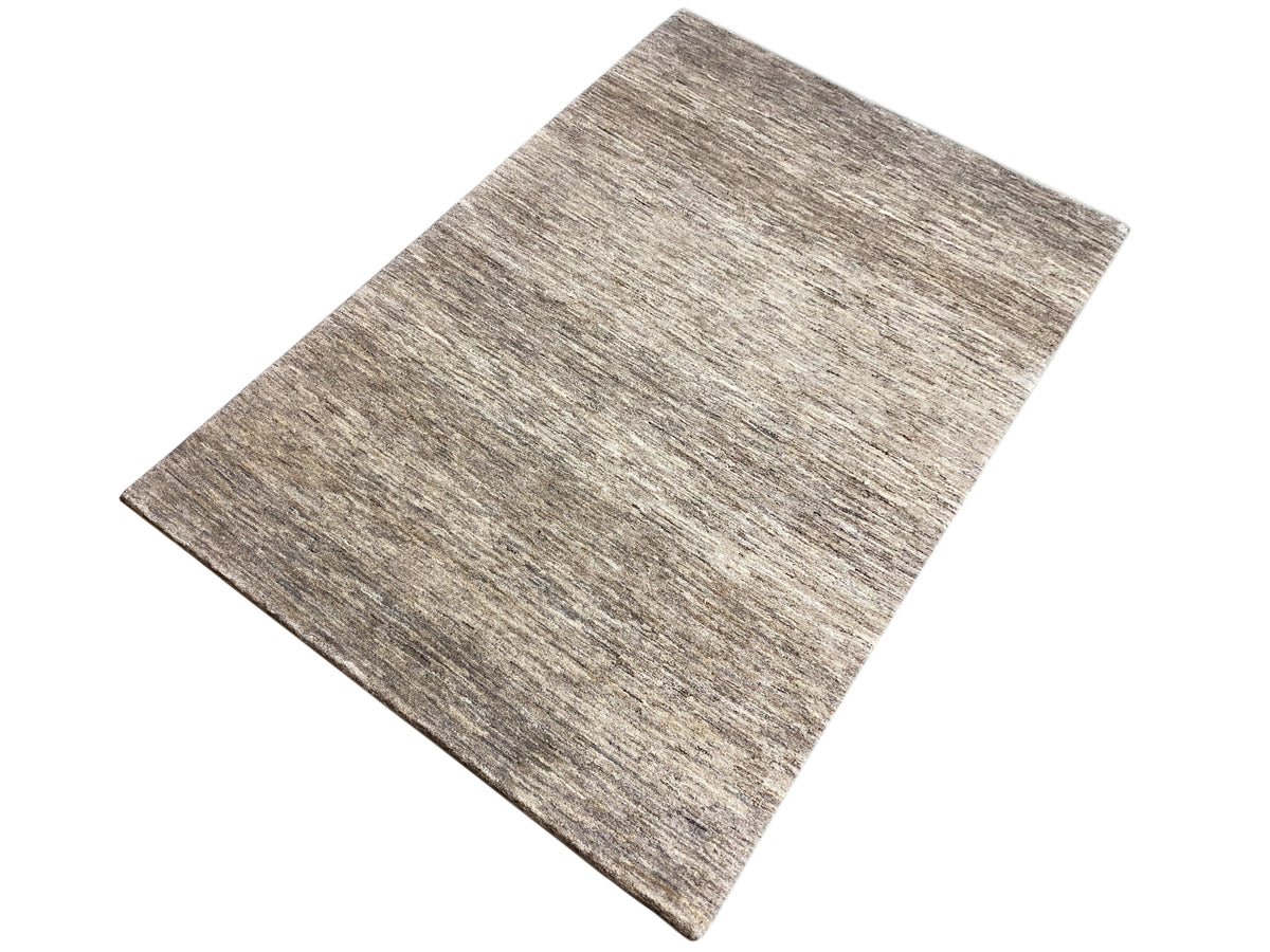 Rechteckiger Gabbeh-Teppich, diagonal fotografiert, meliertes Grau-Braun-Finish