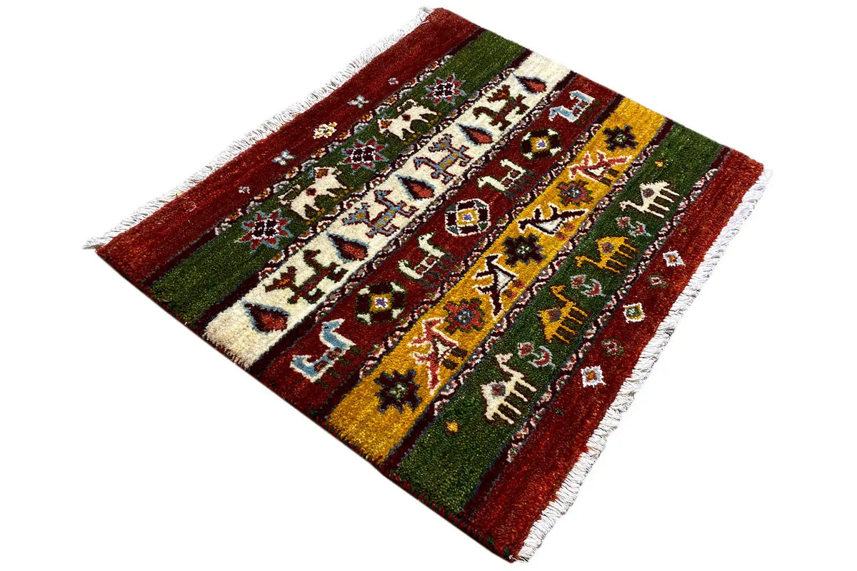 Gabbeh-Lori-Teppich, 55x64 cm: seitliche Ansicht, mehrfarbige Bordüren und Ornamente