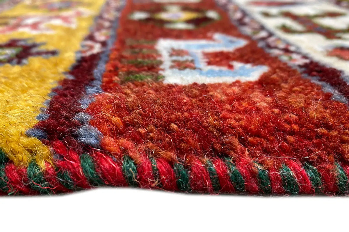 Gabbeh-Lori-Teppich, 55x64 cm: Detail mit Fransen und dichtem farbigem Flor