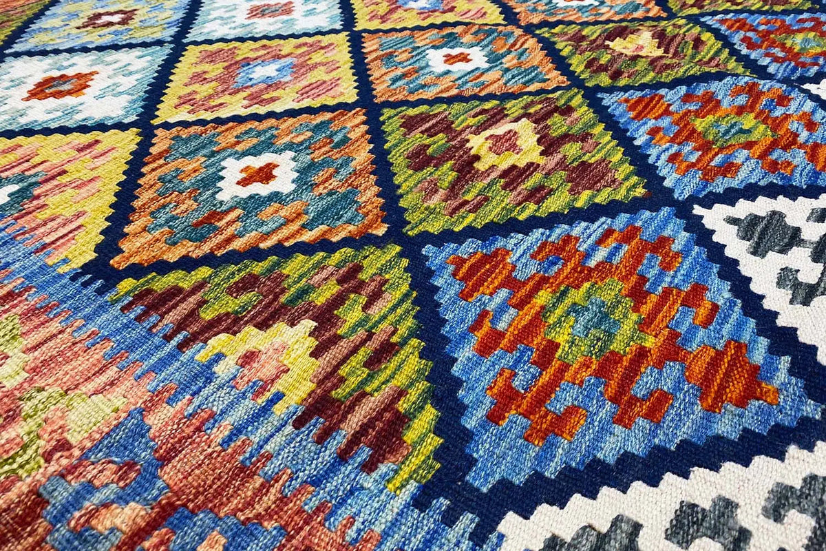 Kelim-Teppich (Afghan) mit mehrfarbigen geometrischen Mustern, Detailansicht