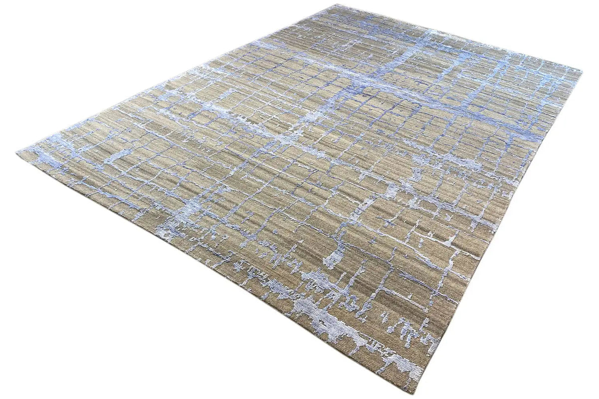 Designer-Teppich 200x290 cm mit graubraunem Grund und blau-weißen Linienmuster