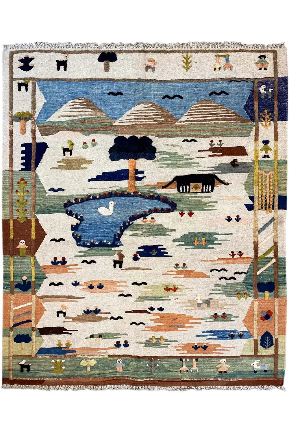Kilim Qashqai-Teppich mit Landschaftszug im Mittelteil und dekorativem Rahmen, Fransen