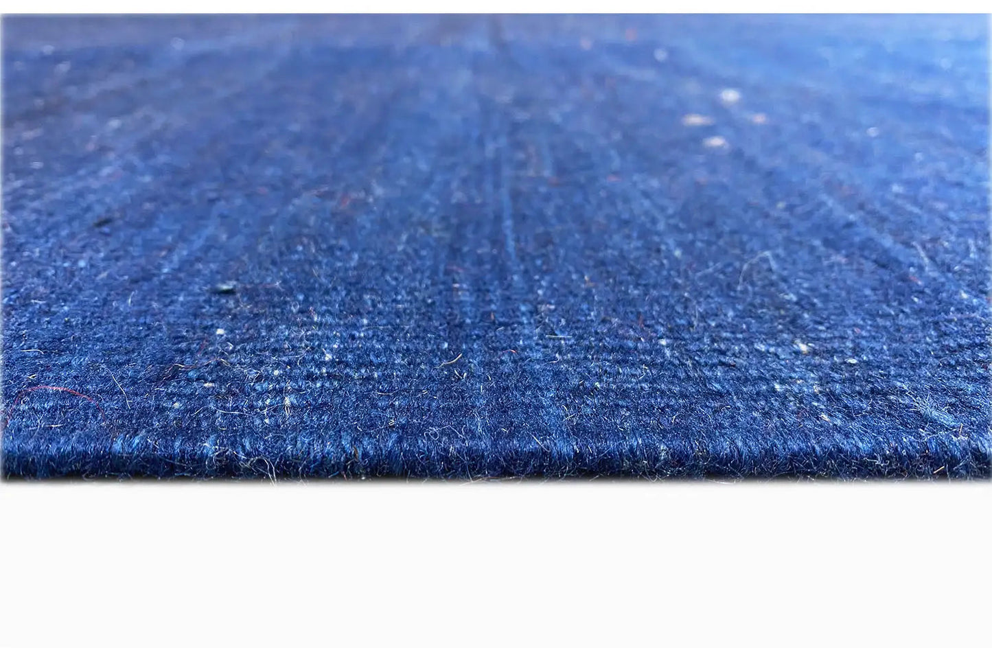 Blauer Kilim-Teppich, detailreiche Oberfläche mit feinen Einschlussen und Struktur