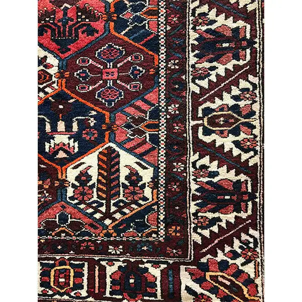 Perserteppich mit Bordüre und geometrischem Muster, dunkelrot, blau, beige