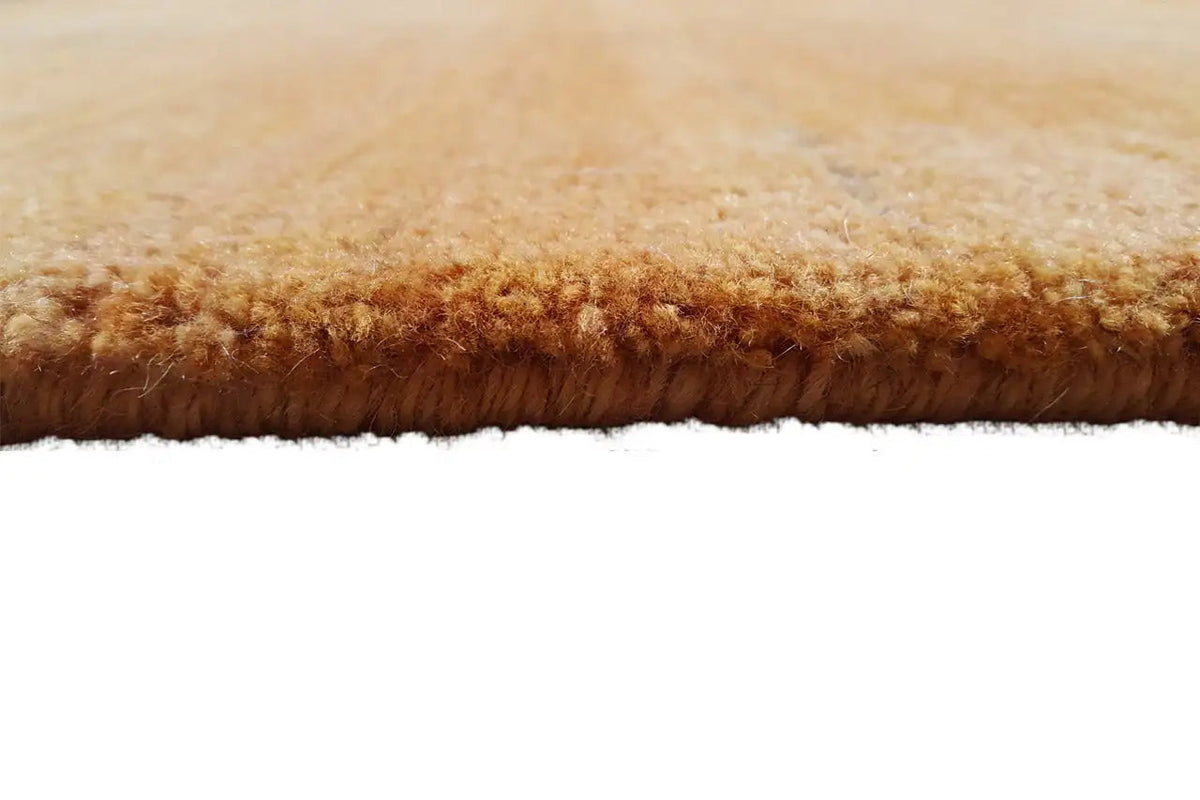 Gabbeh-Teppich Gold, seitlicher Schnitt mit dichtem Flor in Braun-Gold