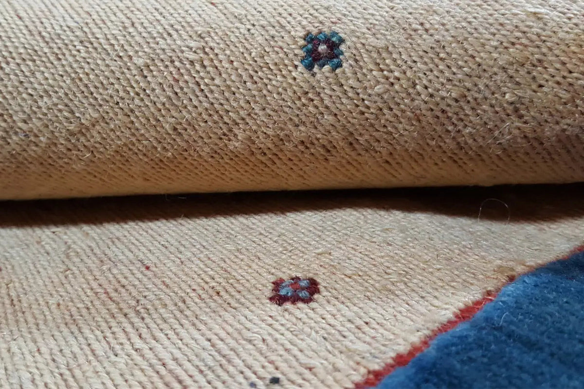Teppichdetail Soumakh 15407: beige Textur mit kleinen farbigen Musterpunkten