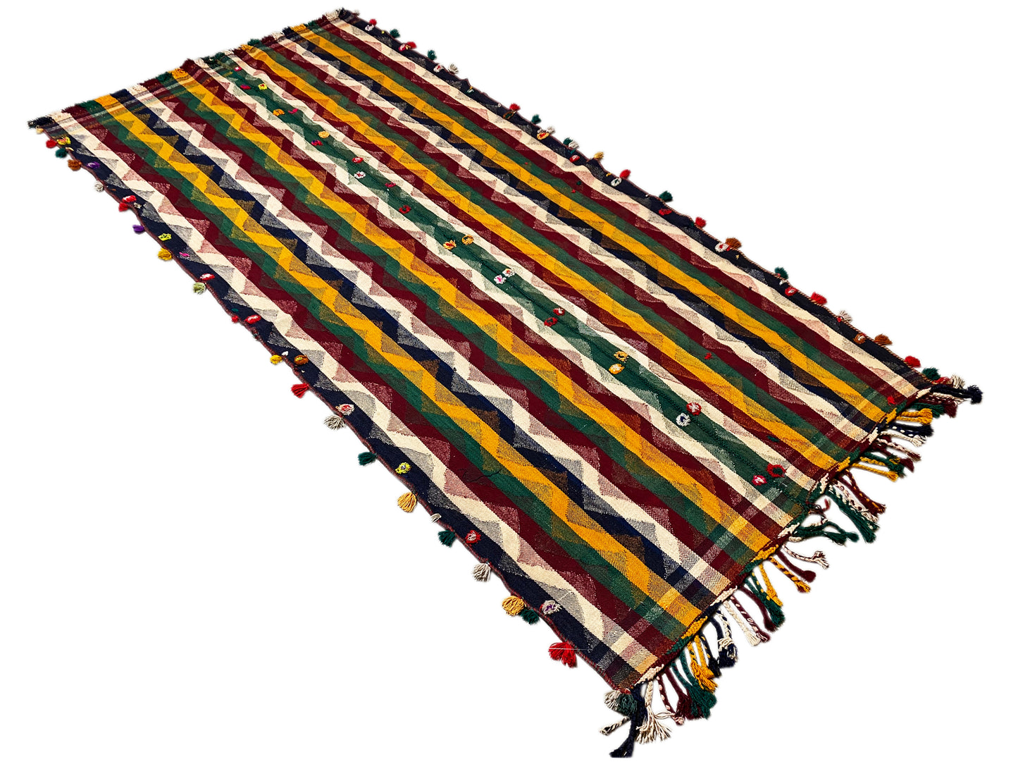 Schlafzimmer hochwertiger Jajim Teppich aus Wolle in kräftigen Farben