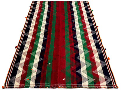 Esszimmer Jajim Teppich in kräftigen Rot- und Grüntönen mit Zickzacklinien