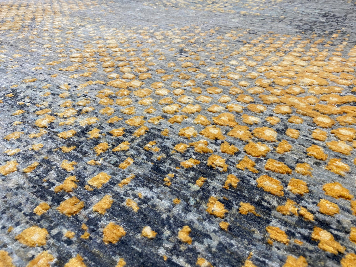 Gabbeh-Luri Teppich Detail: kurze Texturpunkte in Gelb und Blau-Grau, abstrakt