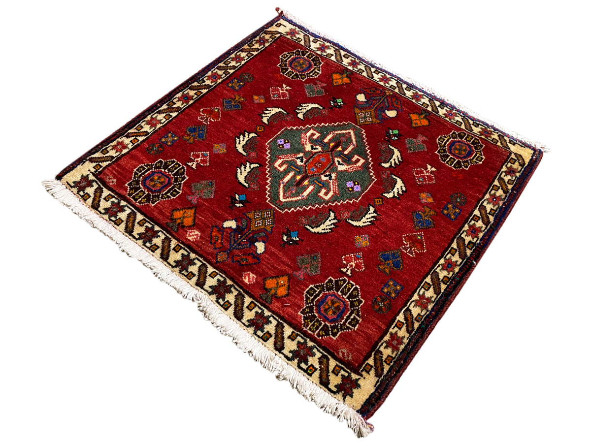 Poshti-Teppich 58x57 cm, roter Teppich mit zentralem Medaillon und bunten Ornamenten