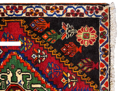 Poshti-Teppich 56x56 cm Nahansicht: Ornamentborte mit farbigen Rauten auf schwarzem Grund