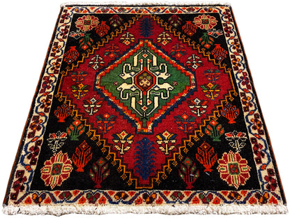 Poshti-Teppich quadratisch, schwarzer Grund mit zentralem Muster in Grün, Rot und Blau