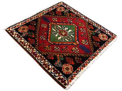 Poshti-Teppich quadratisch, diagonal: schwarzer Teppich mit grünem Medaillon und buntem Rand