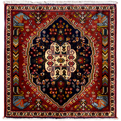 Poshti-Teppich mit rotem Grund, dunkelblauem Achteck-Muster und weißem Bordürenrand