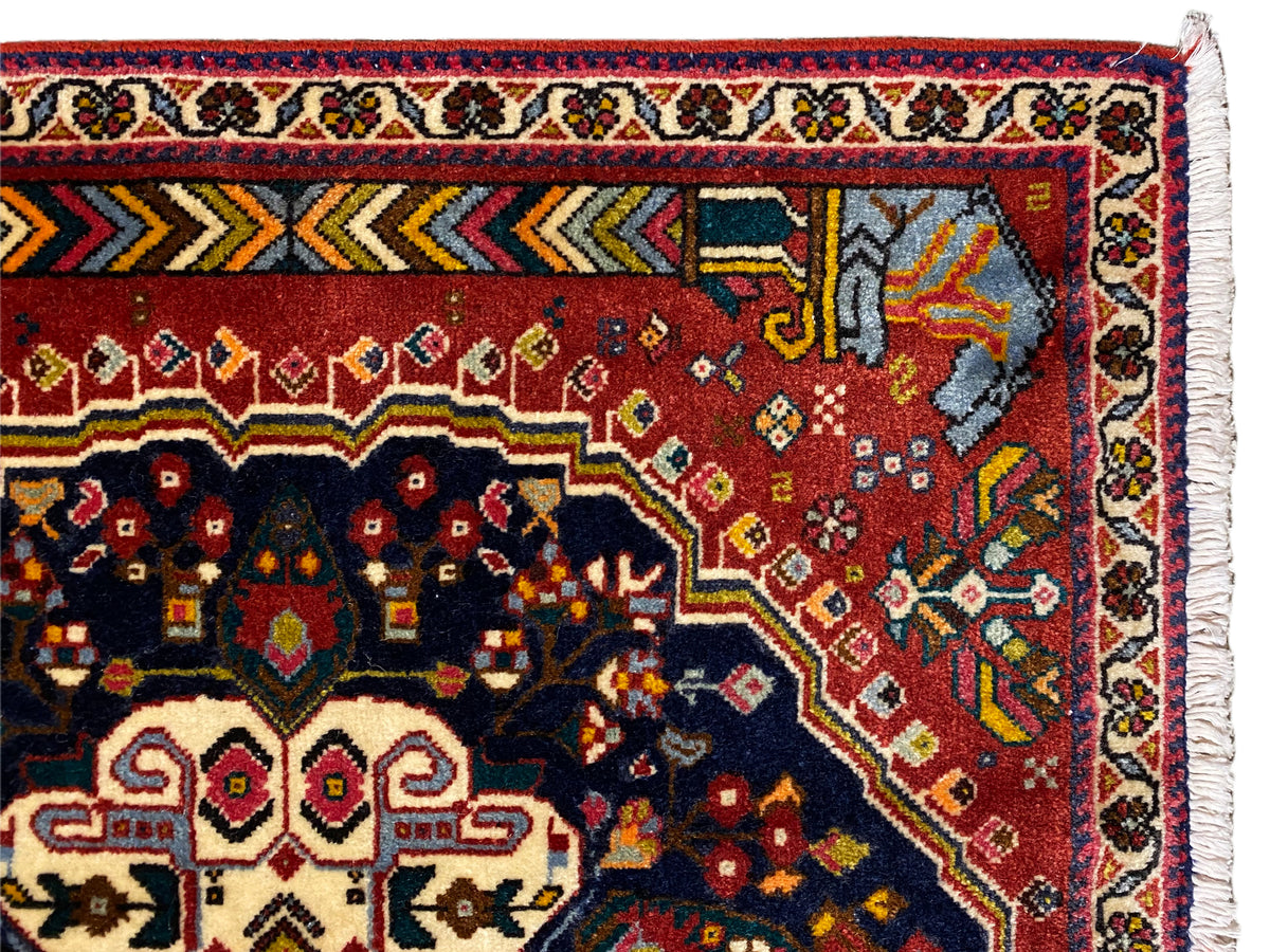 Poshti-Teppich Detail der Bordüre mit roten, blauen und gelben Ornamenten