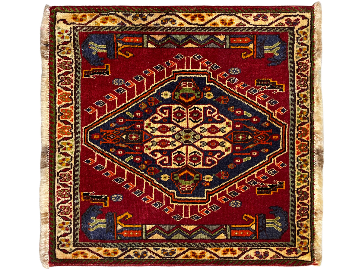 Poshti-Teppich (59×61 cm) quadratisch mit rotem Ornamentteppich-Motiv und hellen Fransen
