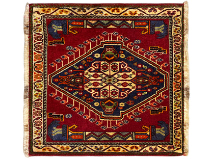 Poshti-Teppich (59×61 cm) quadratisch mit rotem Ornamentteppich-Motiv und hellen Fransen