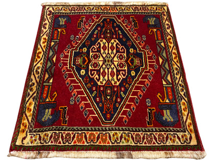 Poshti-Teppich (59×61 cm) in Rot mit zentralem Medaillon, Zierbordüre und Fransen