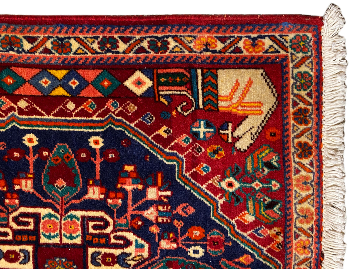 Poshti-Teppich 64x64 cm, Nahaufnahme Randbereich mit geometrischen Mustern, rot-blau, Quasten