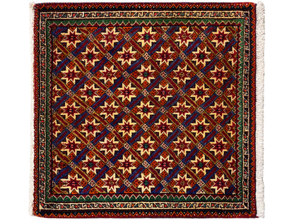 Poshti-Teppich 62x52 cm, dunkel hinterlegt mit bunten Sternen und Fransen.