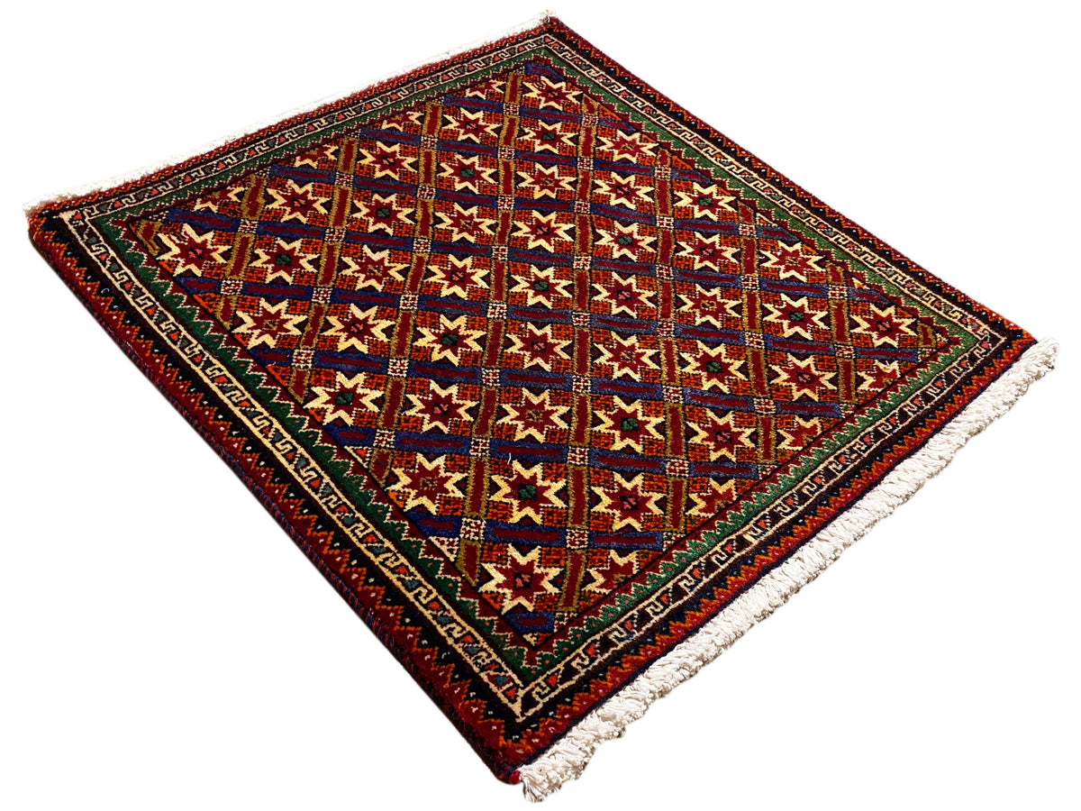 Poshti-Teppich 62x52 cm, flaches Display: bunte Sterne in dunkelrotem Rahmen, Fransen.