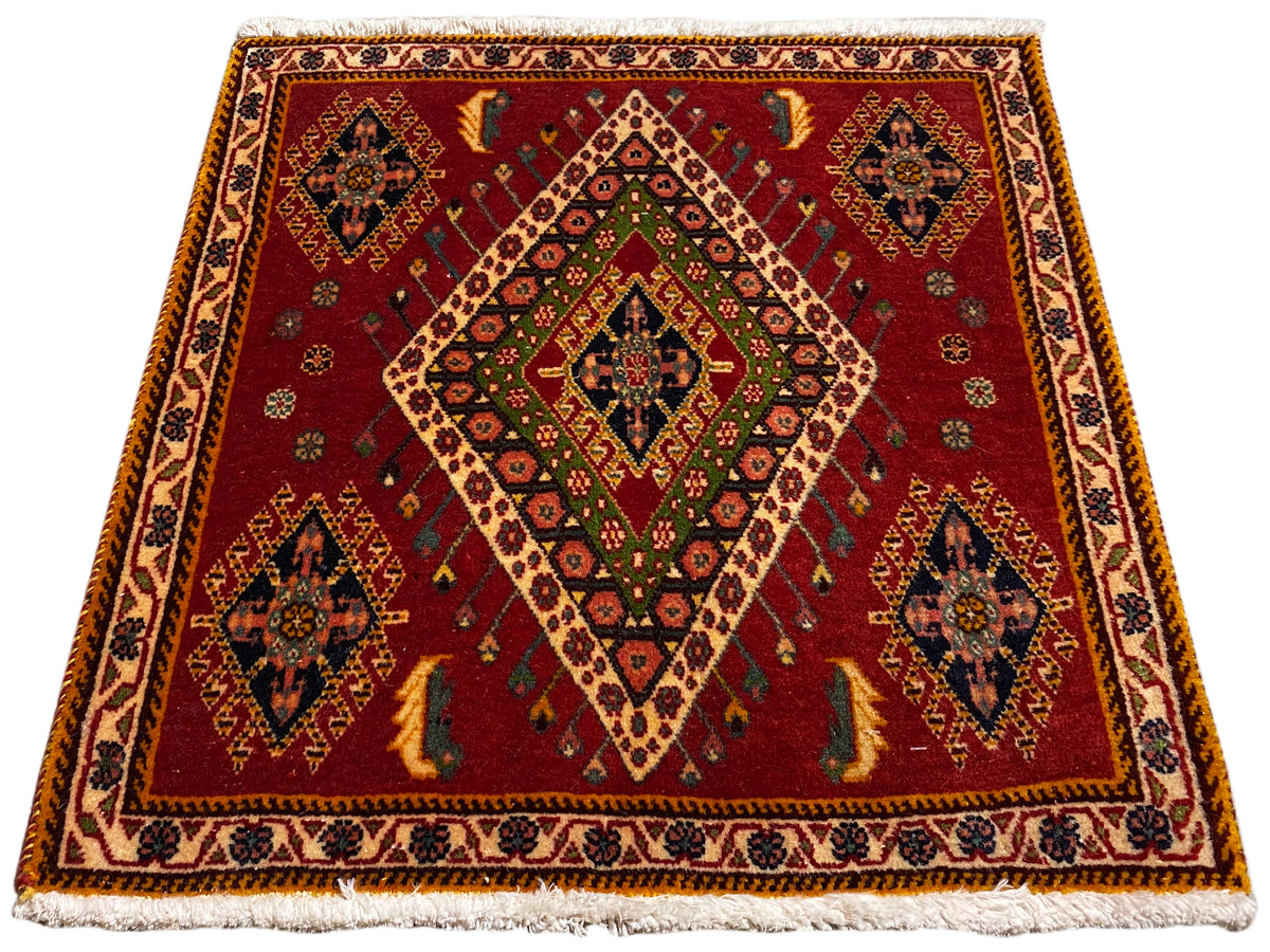 Poshti-Teppich mit rotem Flachgewebe und Diamantmuster, umrahmt von Bordüren