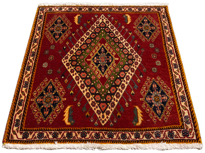 Poshti-Teppich mit rotem Flachgewebe und Diamantmuster, umrahmt von Bordüren