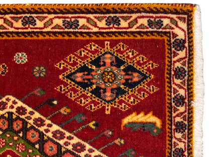 Poshti-Teppich Nahansicht: roter Flor mit Bordüre und Fransen