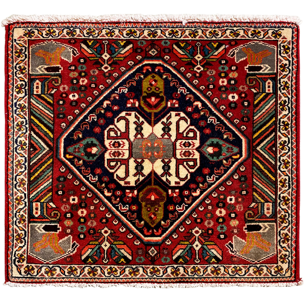 Orientalischer Teppich mit Bordüre und rotem Muster, zentralem Medaillon