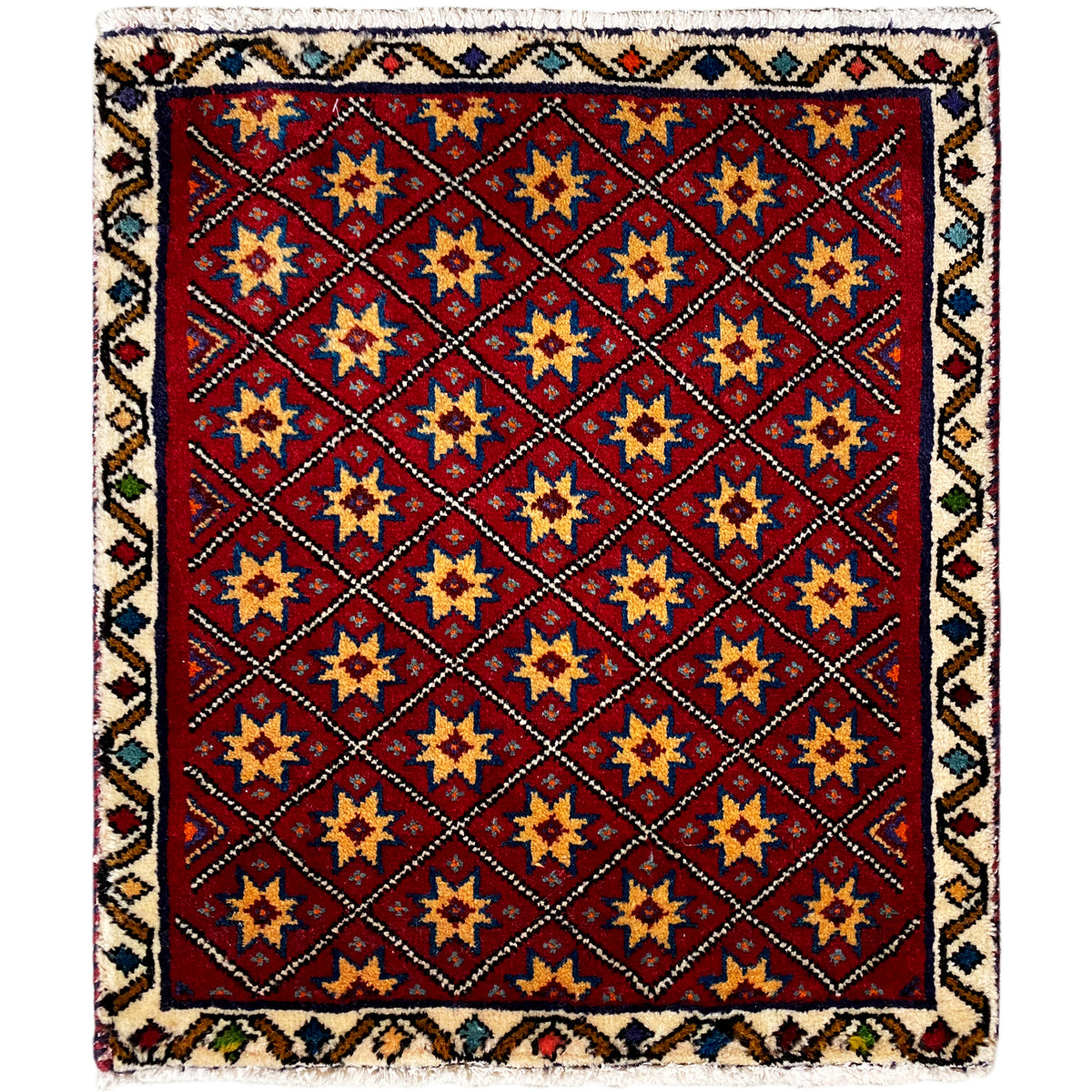 Quadratischer Teppich mit rotem Grund und mehrfarbigem geometrischem Sternmuster