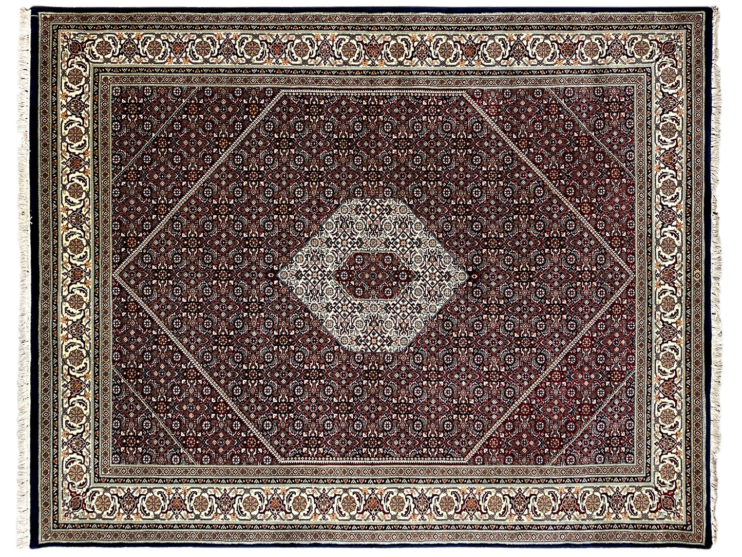 Handgeknüpfter Bidjar Teppich in Dunkelrot, elegante Bordüre und feine Details