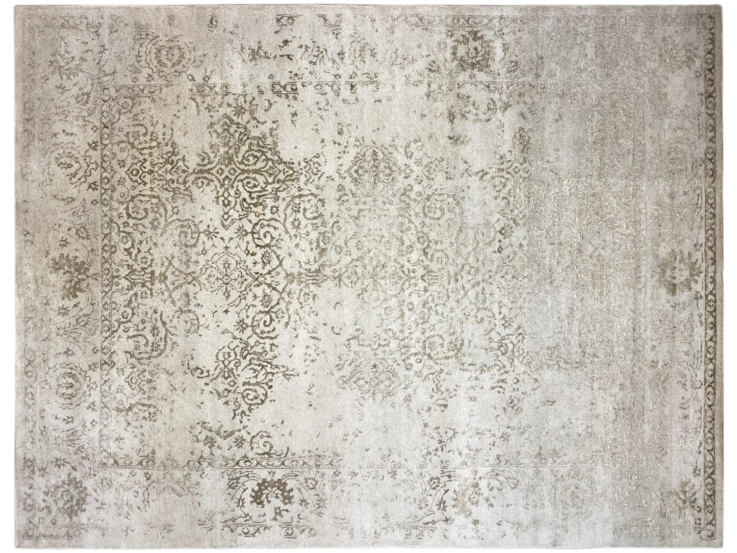 Großer beiger Wohnzimmerteppich mit klassischem Ornamentdesign