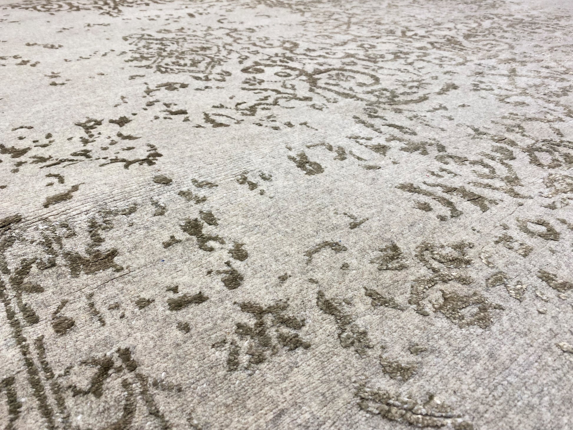 Eleganter Wohnteppich mit dezentem orientalischem Muster