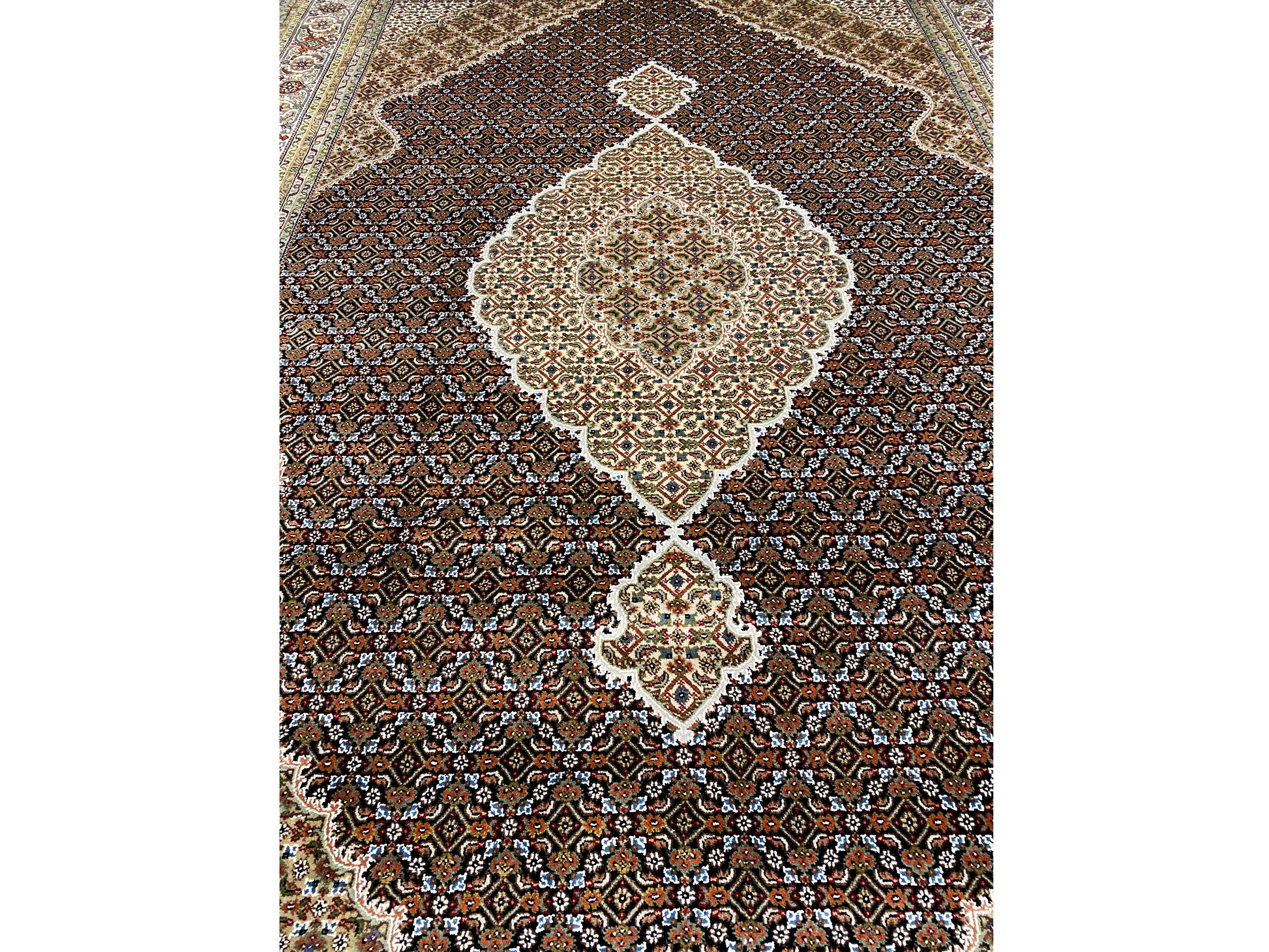 Hochwertiger Indo Tabriz Teppich handgemacht mit floralem Muster